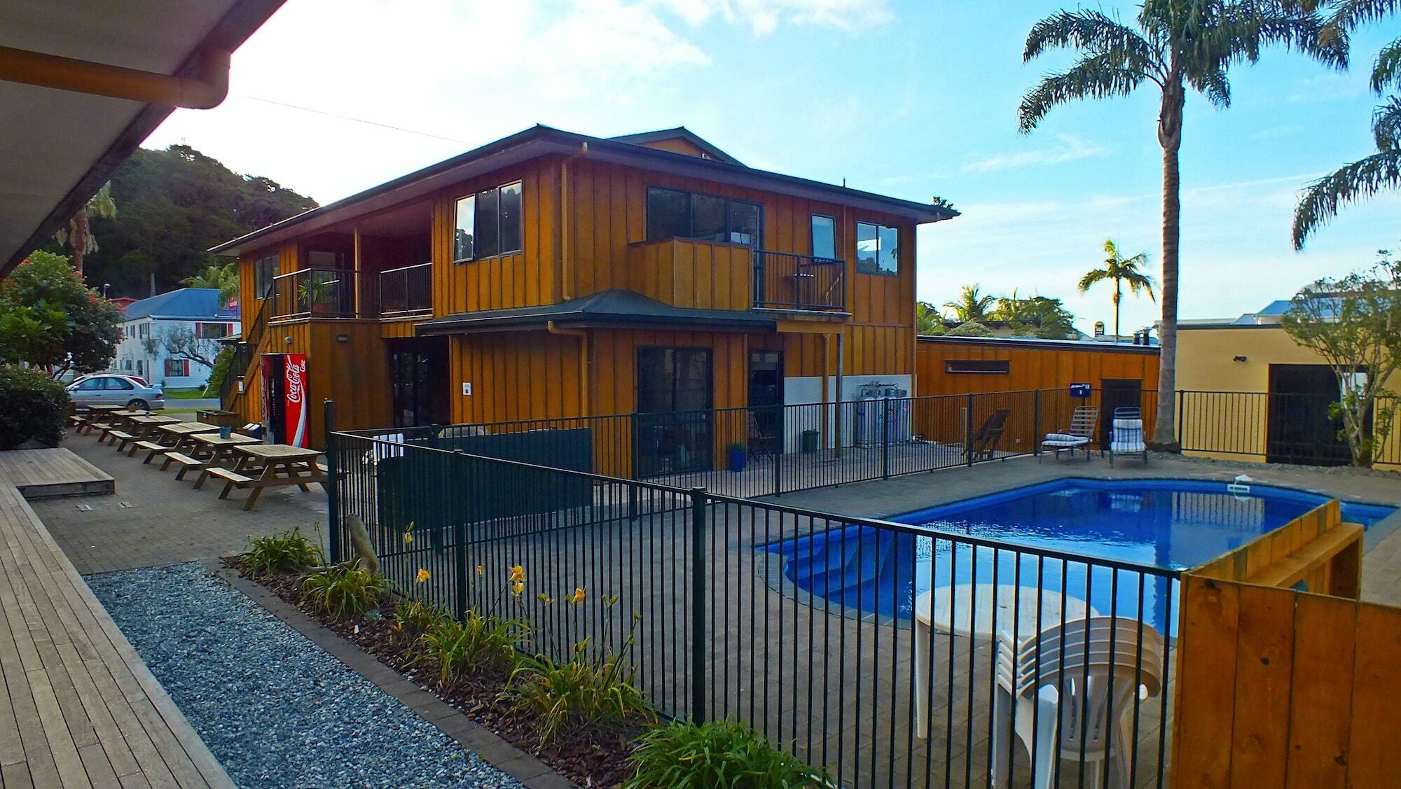 Bay Adventurer Backpackers & Apartments Paihia Dış mekan fotoğraf